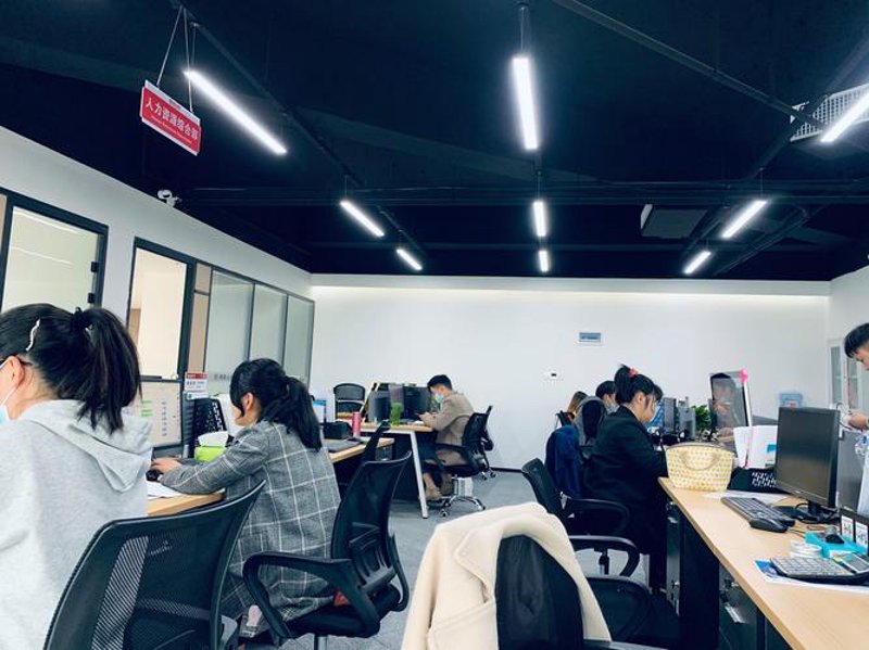 招聘服务行业：趋势与挑战